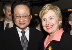 365reasons-not-to-vote-hillary:Today in Hillary History- August 29, 2007 The Los Angeles Times reports that one of the Hillary Clinton campaign’s top fundraisers is on the lam. Norman Hsu, who pleaded no contest to grand theft charges, agreed to serve