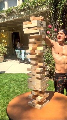 fpvs:  @KeahuKahuanui:  Alright fine, here’s me winning at oversized Jenga. #theresonlyoneloserinthisgamesothathelps #longhashtag  [Source: Twitter]     Keahu Kahuanui:  When everyone is suddenly struggling to finish a game of oversized Jenga because