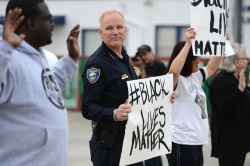 promelanin:  nevaehtyler:  Richmond, California. Police Chief Magnus: Why I Joined a Protest Against Police Brutality.  “The police and the community share a common goal. We want peaceful protests to be something that people feel comfortable participating