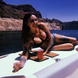 thatonecoolnara:Happy days ☀️ (at Lake Mead) http://sarahannmiller.tumblr.com/post/174778701839 out on Lake Meade