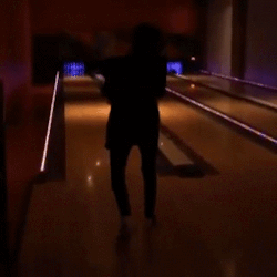 mattys-thigh-gap:  maryanne-omg:  // how to throw a bowling ball, a book (not) written by Matty Healy //  the majestic way he almost slips