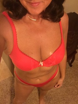 justplayin5162:  It’s a red Thong Thursday👄