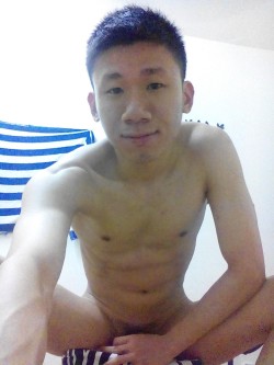 hellosgdick:  ttryler:  He’s soooo cute! I just want to hug him tightly!  Email me if you want to trade videos. sg_dick@hotmail.com 