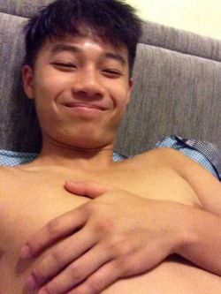 nathanxx: asianstr8guynudes:  Ryan  Instagram : Strikegymry_ Singaporean  Ryan Lee, ex Chung Cheng High School boy   Anyone got Ryan lee contact
