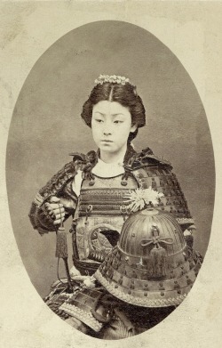 akalle:  Rare vintage photograph of an onna-bugeisha, one of the female warriors of the upper social classes in feudal Japan (emerged before Samurai) An onna-bugeisha (女武芸者?) was a type of female warrior belonging to the Japanese upper class.
