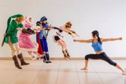 china-kitty:  Best cosplay action ever! 