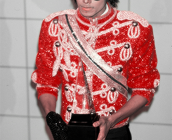 GIF su Michael Jackson. - Pagina 10 Tumblr_niyp3sTakC1qbc20oo2_250