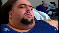 massivemyke:  iwanttobeafatman:  fatbearcub:  Fattest Australian  1029-pound, 35-year old man. BMI was 145  https://au.news.yahoo.com/sunday-night/features/a/27776106/i-was-eating-myself-to-death/  Such an inspiration for this lil young aussie  Fuck yeah!