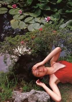 artschoolgrlfriend:  lianaxxxxx:  Chiaki Kuriyama in Shinwa-Shoujo (“Girl of Myth”), photographed by Kishin Shinoyama 