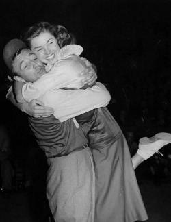 robert-mitchum: Robert Mitchum hugs Esther Williams at the 2nd annual “Out of This World” baseball game at Gilmore Stadium in Hollywood, 1948.