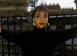 twixnmix:  Sade photographed by Jean-Claude Deutsch at home in London, 1985.   