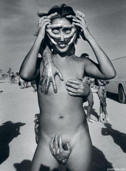 semioticapocalypse:  Cristina García Rodero. Dangerous hands. The «Burning man» festival (Nevada, United States), 2002  [::SemAp FB || SemAp::] 