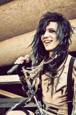 andy-spn-biersack:  The boys are my life, my heroes. Wouldn’t have survived without them.   BVB