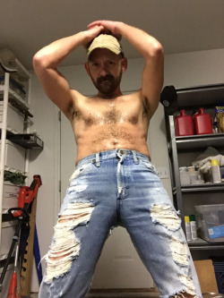 501sandmore:  Send me YOUR  sleazy and wrecked and ripped jeans, cut-offs, bulge, piss, sex and hard-on pics to uk.greytop@gmail.com   HOT!