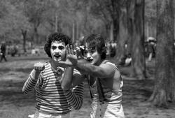 In 1974, photographer Daniel Sorine photographed a couple of mimes performing in Central Park. 35 years later, he revisited the photos and realized he had captured a then-unknown Robin Williams.