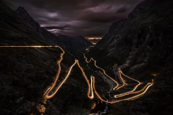 stunningpicture:  This is what it looks like when you leave your camera shutter open for 10 minutes in Norway.