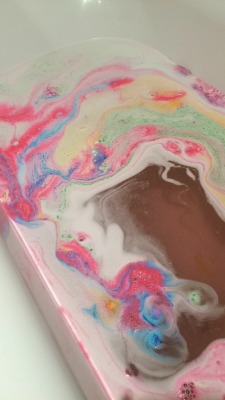 yes-its-a-lush-thing:  const—ellations:  lush bath bombs 💗