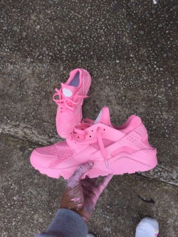 samurai-flocka:  tsunamiwavesurfing:yeahhdev:God is good 🙏  i’d crush the buildings with these joints like cam’ron in 02 the summer would be mine  Bruh these go hard