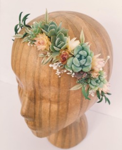 sosuperawesome: Succulents Crowns, Hair Combs, Corsages and Bracelets and Bouquets by Eucca on Etsy  See our ‘succulents’ tag   Follow So Super Awesome: Facebook • Pinterest • Instagram  