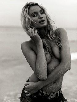 hollyparkerrr:  Photographer: Holly Parker Model: Kelly Pantaleoni Jeans: Guess   Not Quite Naked: Model of the Day
