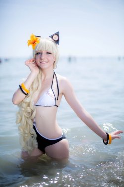 hotcosplaychicks:  Summer SeeU by Saru-Cosplay  Watch Cosplay vids and meet cosplayers in out Chat Room and Screening room:http://hotcosplaychicks.tumblr.com/chat