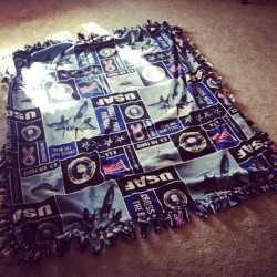 bedheadhipster:  Made Nick’s Valentine’s Day present! #airforce #airforcegirlfriend #milso #afgirlfriend #usaf #tieblanket @usaf_silentranks  Omg I made the exact blanket for my dad:) except I put the fabric on backwards-.-
