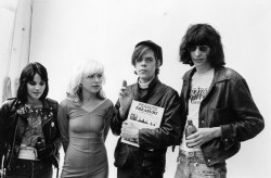 areyouexperienceed:Joan Jett of the Runaways, Debbie Harry of Blondie, David Johansen of the New York Dolls, and Joey Ramone of the Ramones pose for a picture together.