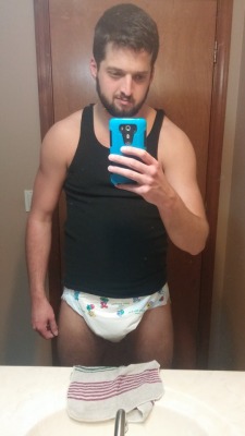 gaydiaperboy88: Hello all and sweet dreams!!! I spent the weekend with friends so this is the first thing I do when I get home. Diapered!! 