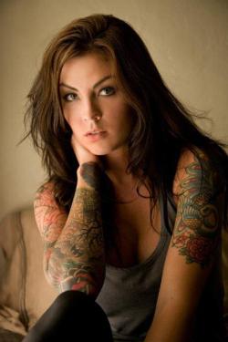 hotgirlswithsexytattoos:  http://picbay.info/hot-girls-with-tattoos/1861