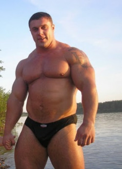 beardedandburly:  Sexy musclehead Mikhail Sidorychev off season. Russian bodybuilder, strongman. 