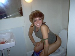 1nobodyknowsme1:  dimitrivegas:  Pooping girl      (via TumbleOn)