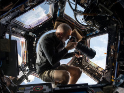 gregmelander:  HIGH SHOTS Wouldn’t this be fun…Photographing Earth from the Cupola on the International Space Station via yimmyayo 