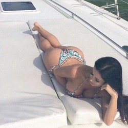 im on a boat #sexygirls