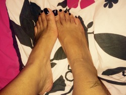 naked-sophisticated:  For the few Anons that wanted to see my feet .. Fresh out of the shower, they’re all pretty and clean.
