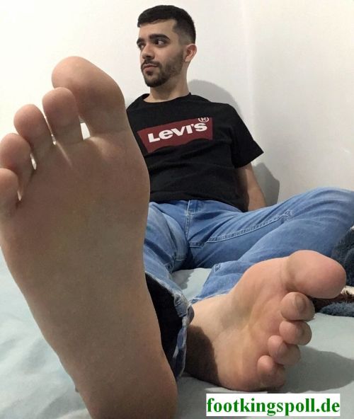 brmasterjulio:  What are you waiting to vote for me fagot ??? you know, when your god orders you to obey http://www.footkingspoll.de/newbies.html