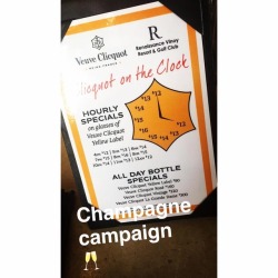 Because I suck at posting. #memorialdayweekend at #vinoy with my family :)     #champagecampaign #veuveclicquot #aroundtheclock #champagne #stpetersburg #tampa #staycation #love #family #leighbeetravel #dreamsdocometrue  (at The Vinoy Renaissance St.