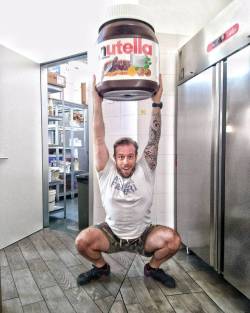 Nutella Overhead Squat 😂💪🏼🏋️‍♀️ #wod #nutella #overheadsquat #work #fun #crossfit #gym