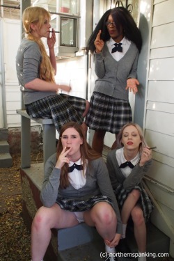 alexinspankingland: Our girl gang! Harley Havik, @cupcake-sinclair, me, Violet October. [No, I don’t usually smoke anymore, this was just for fun] 