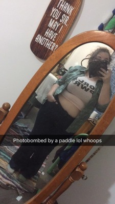 adult-corner:  GIRL POWER mirror selfie. Reblog if you think big girls are sexy too! (Also appreciate my kinky photobomb lol)