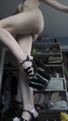 unicronkween:  The tumblr app is being sassy, so I apologize for my tardiness. Aren’t they fab though!?! Next up more gothy/heels, or sexy “fuck you” badass giftimes?  Not only are the shoes badass, but so is her ability to stand one legged in them.