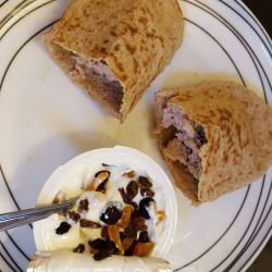 #healthyeating #healthysnacks tuna pitta pockets and natural yogurt with fruit and nut sprinkles by harmonyreigns