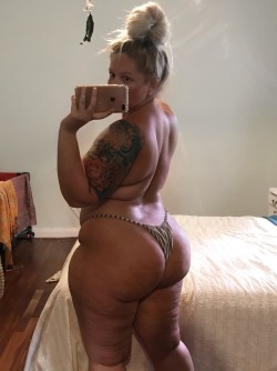 doinitnthedark:  pattmcphatt:  tallulah-moon:  You are not flawed, because flaws do not exist. You body is not wrong, because there is no wrong way to have a body. Your face and body are unique to you and YOU ARE BEAUTIFUL ✨  Strewth 😍 that is a