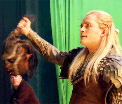 thranduilings:  Orlando throwing away a head and Lee chasing it behind the scenes aka I can’t handle this cast  