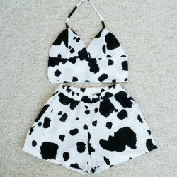 etsygold:  cowprint set (more information, more etsy gold)   oh wow hucow stuff everyday clothes 