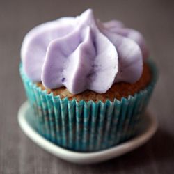myteadrop:  Earl Grey Cupcakes + Lavender Vanilla Frosting. Perfection.