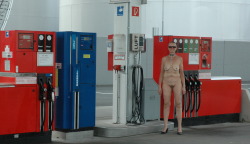 herr-arnold:  naked at the petrol station, Nackt an der Tankstelle