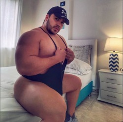 jodymuscle:  treatyourmeat:  I’ll fuck da fiyah out dat muscle pussy.   Yes size 
