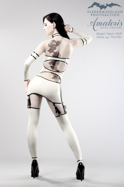 serialpoet:  Latex-Outfit by ~AmatorisLatexCouture 