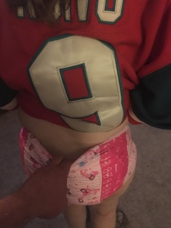 sir-and-babysquish:  Princess butt was blocking the tv during the game. But I didn’t mind.