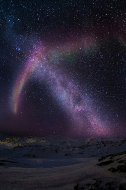 invocado:  Aurora and the Milky Way | by “Mads &amp; Trine” 